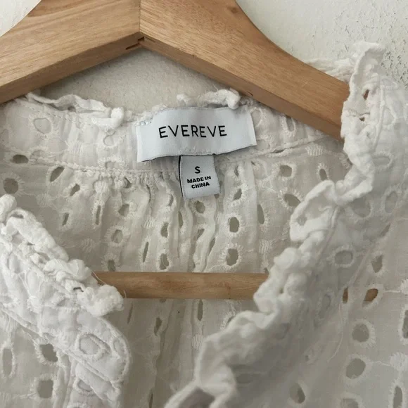 Evereve Small White Calista Eyelet Ruffle Sleeve Button Down Blouse - Picture 2 of 4